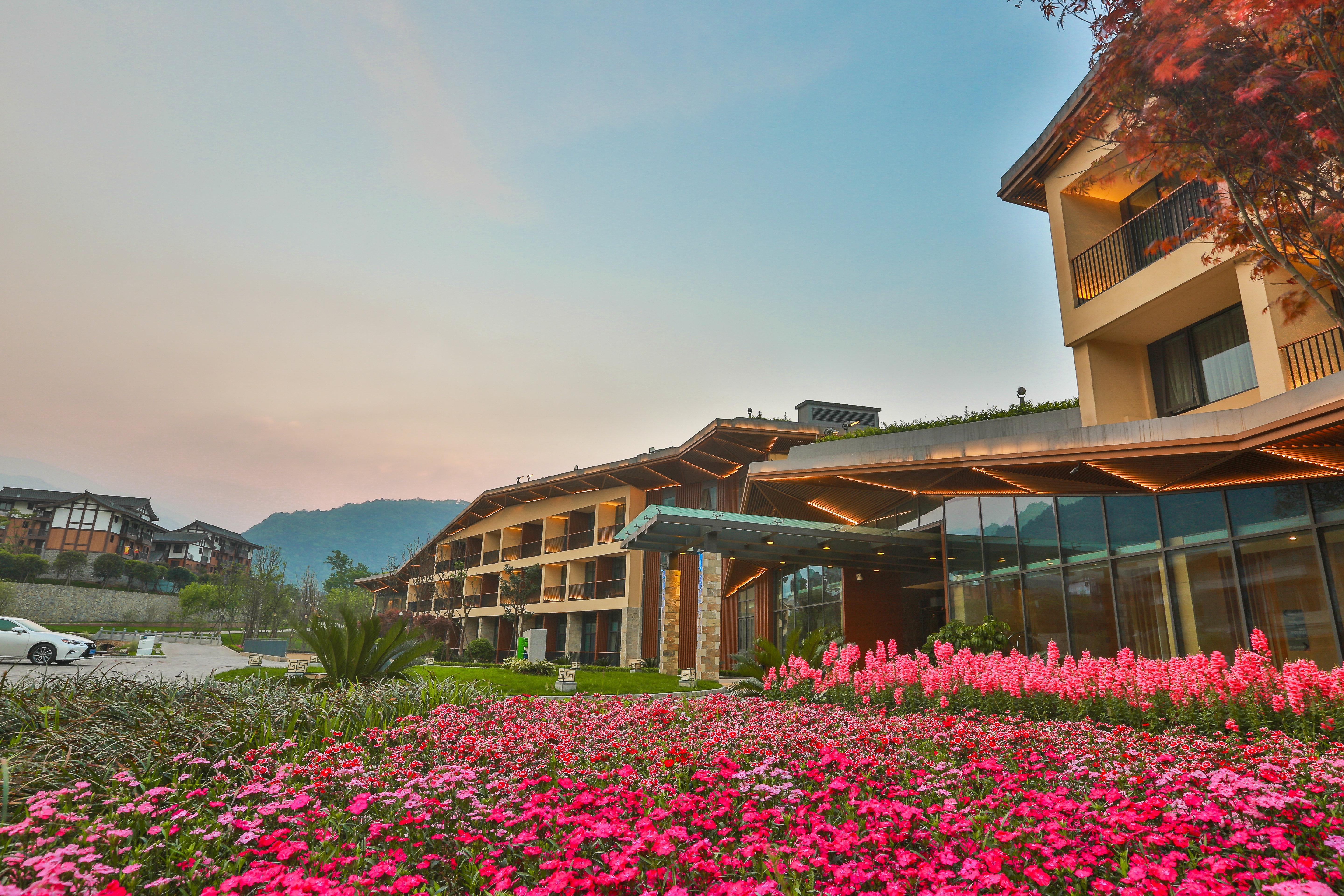 Holiday Inn Express Emei Mountain By Ihg Emei Shan Eksteriør billede