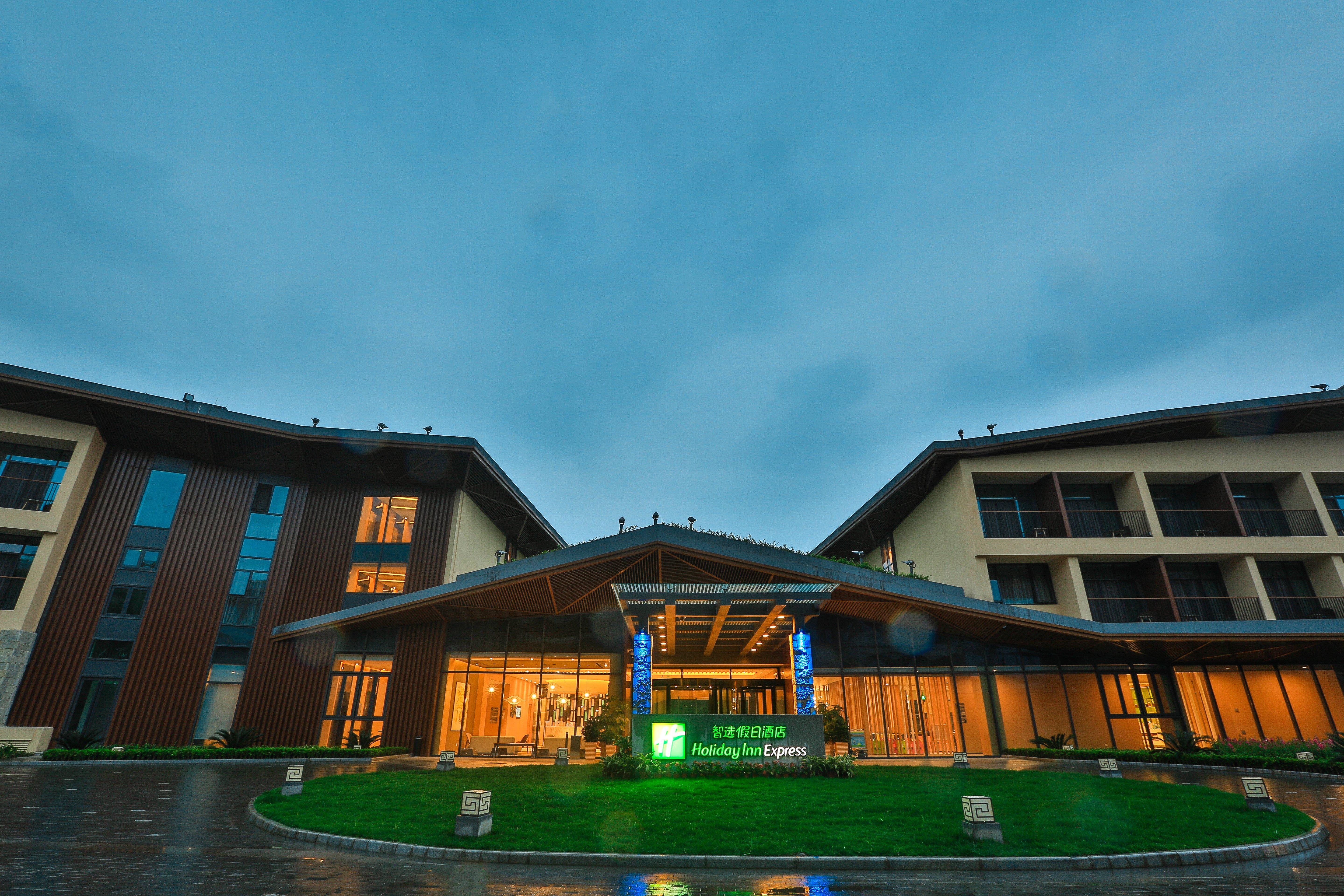 Holiday Inn Express Emei Mountain By Ihg Emei Shan Eksteriør billede