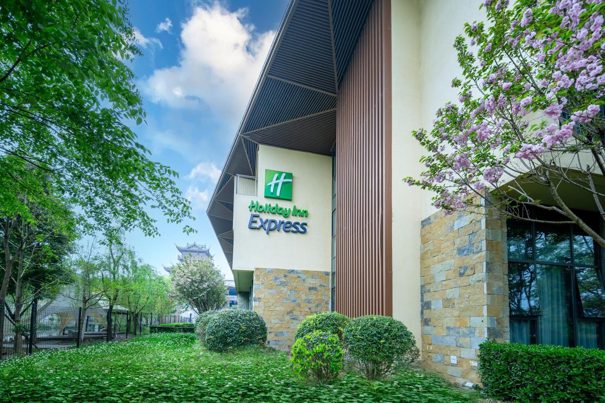 Holiday Inn Express Emei Mountain By Ihg Emei Shan Eksteriør billede