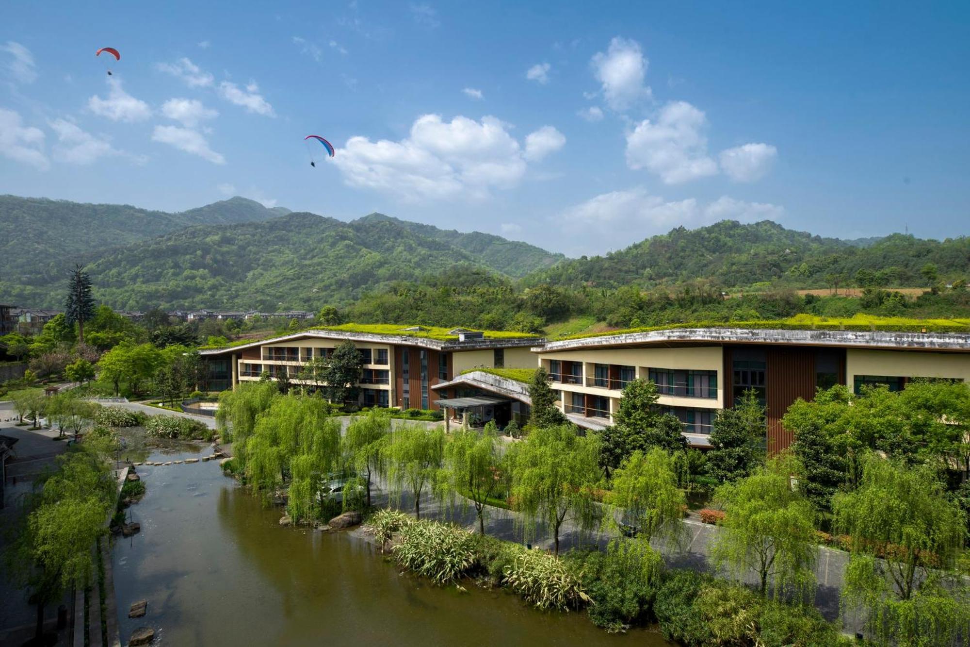 Holiday Inn Express Emei Mountain By Ihg Emei Shan Eksteriør billede